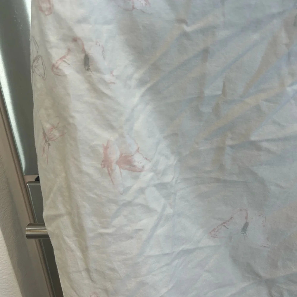 Monique Lhuillier X Pottery Barn Kids crib Sheet with butterflies, GUC
